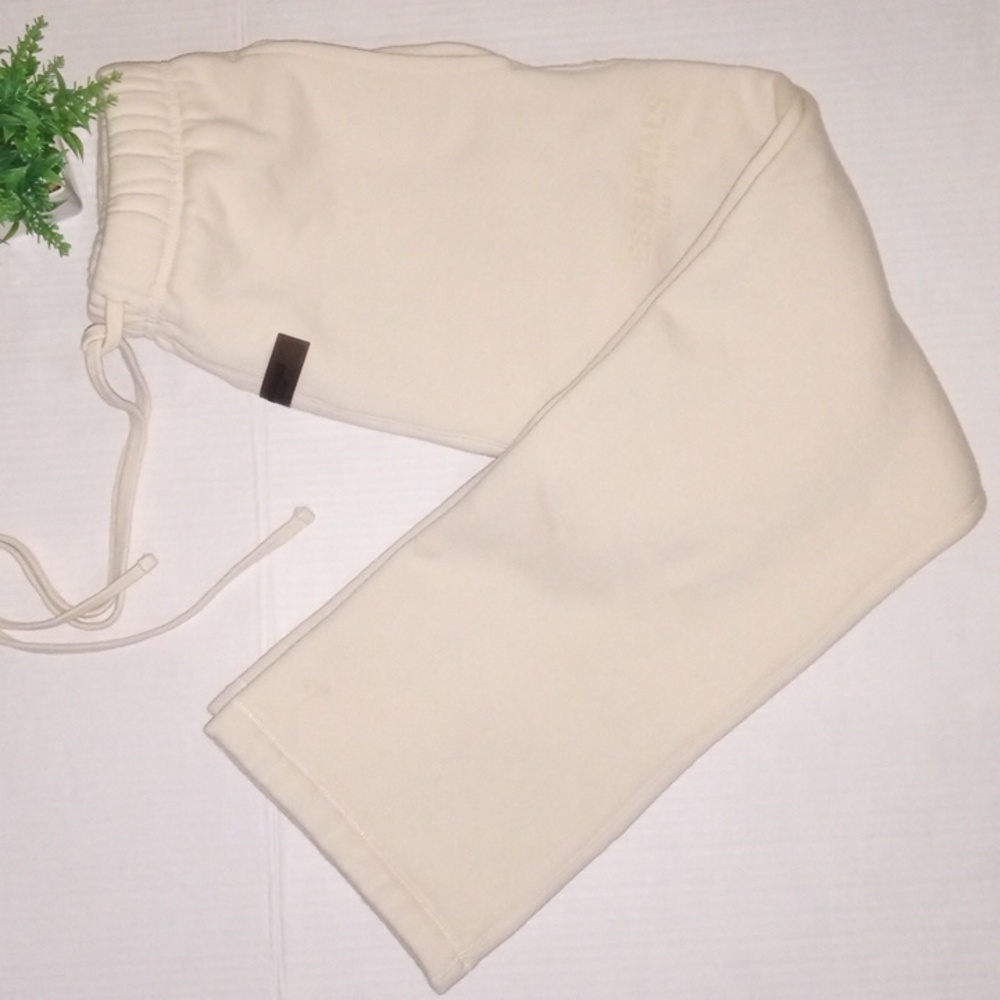 Fear of God Essentials Gender Inclusive Sweatpants. Mens XS. Cream. PRICE FIRM! - Picture 9 of 11